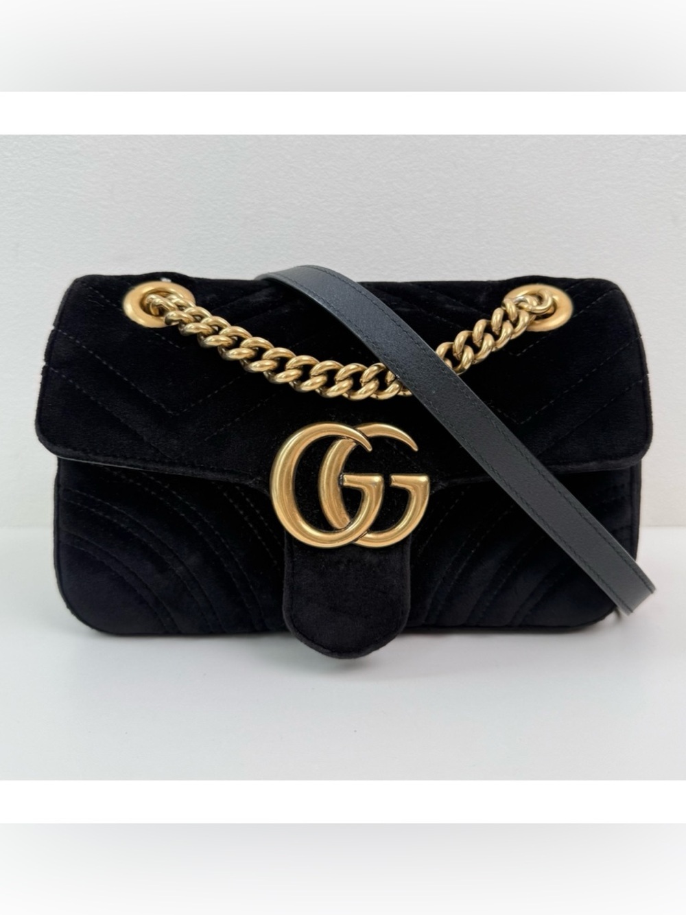Women's Gucci GG Marmont quilted velvet shoulder bag made in Italy